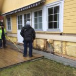 Eksponering av fuktskade i vegg og bunnsvill